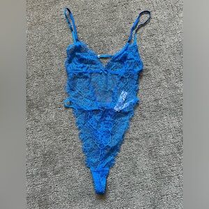 NWT Victoria’s Secret cerulean blue lace teddy size M.